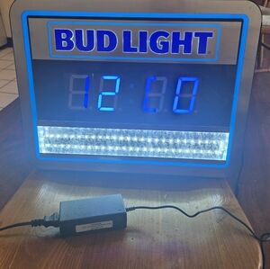 Bud Light LED Bar Clock Lighted Beer Sign Wall Clock Man Cave 19